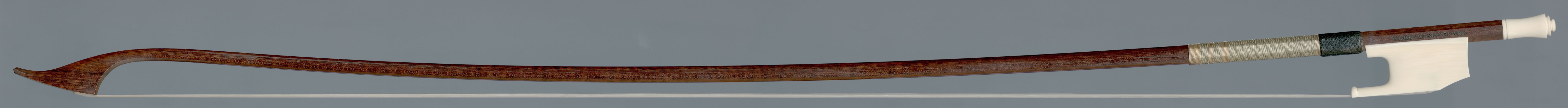 THOMAS M. GERBETH, WIEN – Barockcellobogen, Modell Stradivari, goldmontiert, Frosch und Beinchen aus fossilem Mammutzahn (weltweit reisefähig), runde Stange (Beispielfoto).