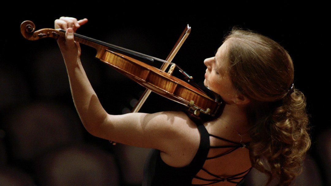Violinistin beim Spiel.
